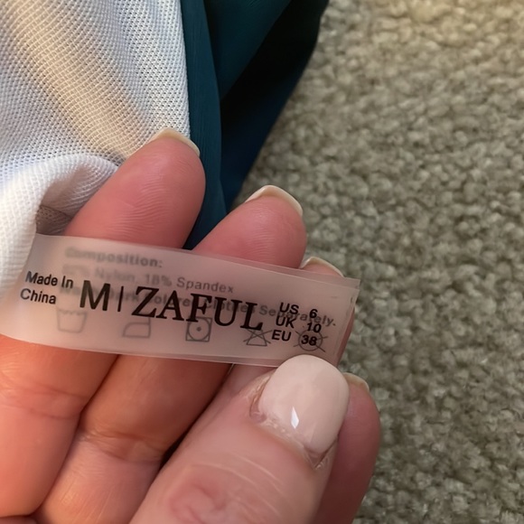 Bikini - Picture 2 of 4